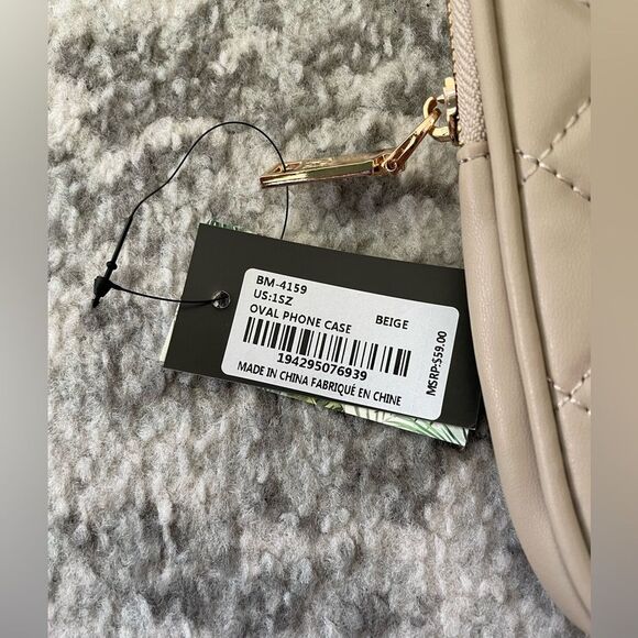 Badgley Mischka Diamond Quilted Oval Crossbody Phone Case in beige NWT - Picture 2 of 9